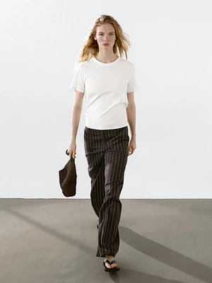 T-shirt with frayed collar
