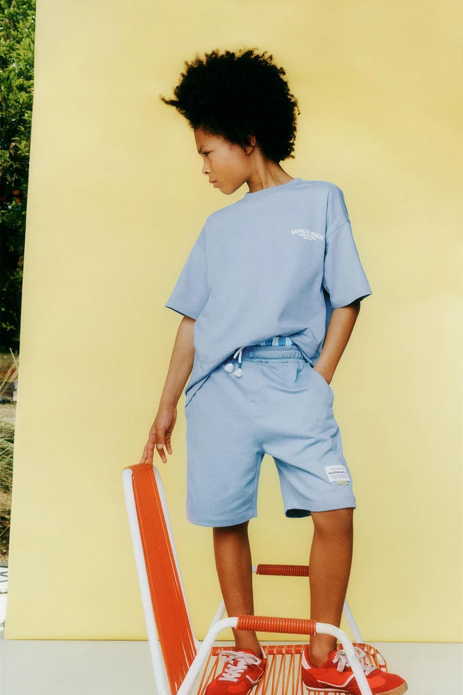 ENSEMBLE T-SHIRT ET BERMUDA À INSCRIPTION