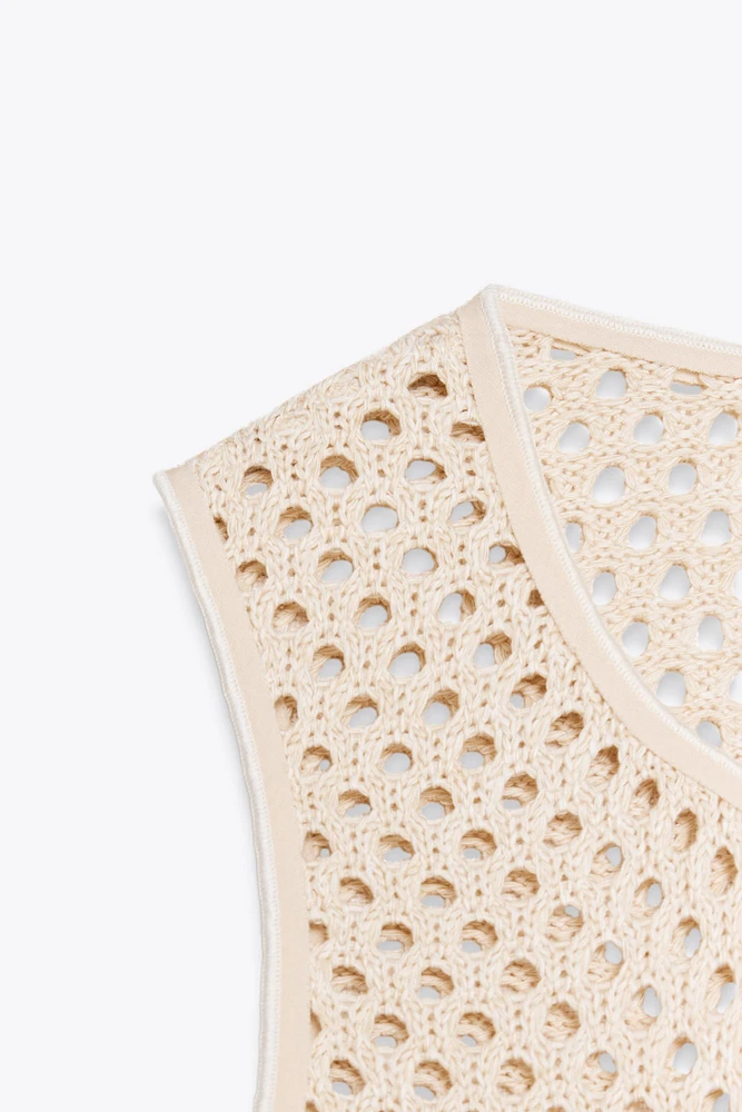 SLEEVELESS KNIT TOP