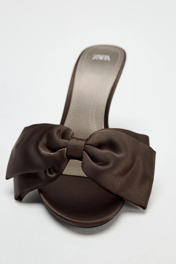 SATIN FINISH MAXI BOW HEELED SANDALS