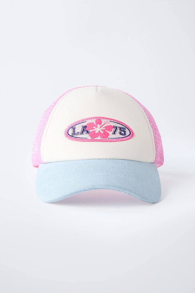 CASQUETTE EN RÉSILLE BRODÉE