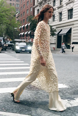 ROBE LONGUE À PAILLETTES