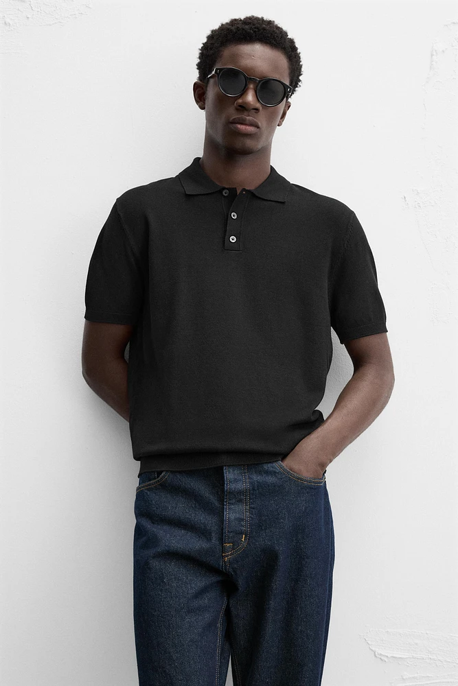 Knit polo shirt viscose blend fabric. Lapel collar with front button closure. Short sleeves. Side vents at hem. Rib trim.