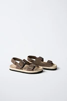 SANDALES EN CUIR À BOUCLES ET JUTE