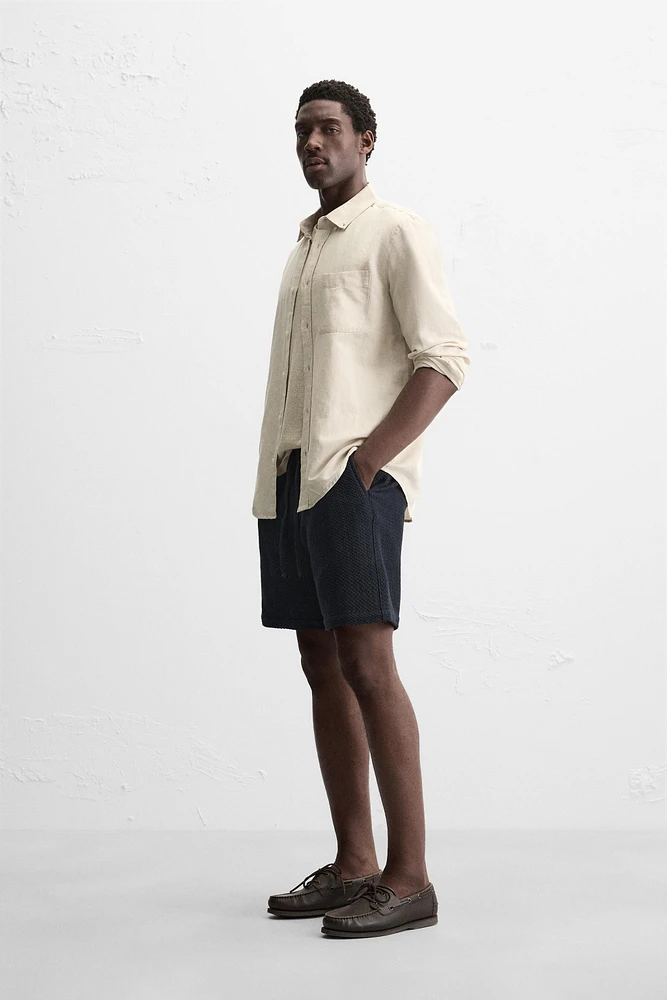 TEXTURED REGULAR FIT BERMUDA SHORTS