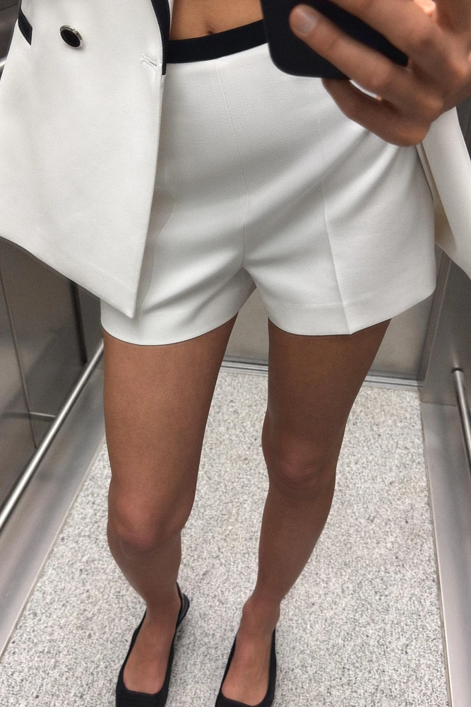 CONTRAST WAISTBAND TRIM SHORTS