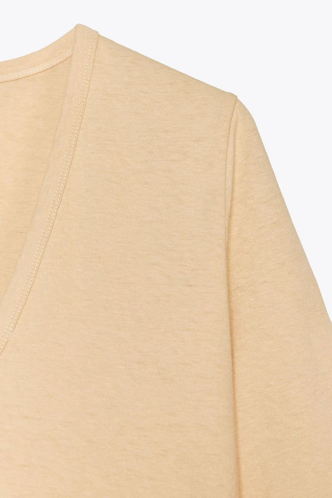 V-NECK T-SHIRT