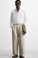 PANTALON CHINO À PLIS