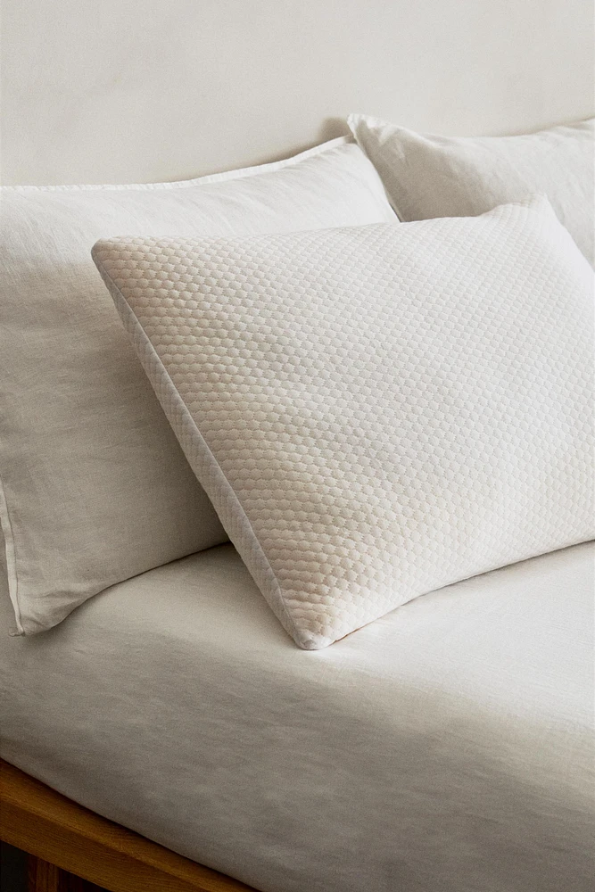 MEMORY FOAM FLAKES PILLOW