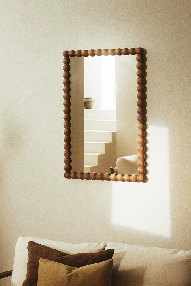 RECTANGULAR WALL MIRROR WITH WOODEN FRAME