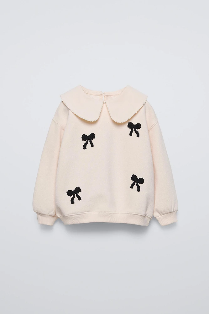 BOW APPLIQUÉ COLLAR SWEATSHIRT