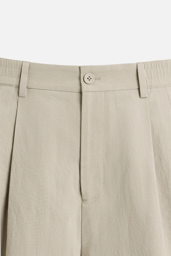 PLEATED CHINO PANTS