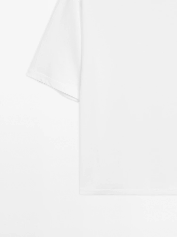 T-shirt with seam detail on the sleeve
