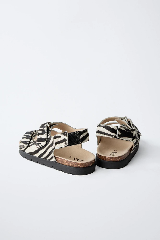 SANDALES EN CUIR ANIMAL PRINT