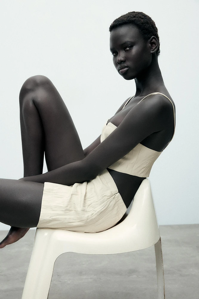 SHORT EN CUIR 100 % À EFFET PLISSÉ