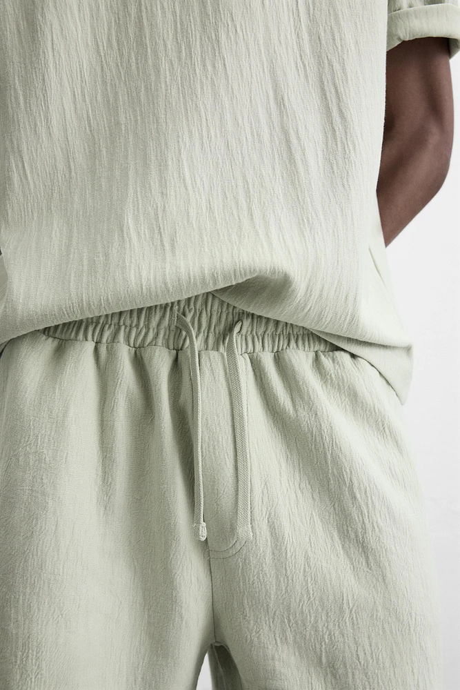 TEXTURED JOGGER SHORTS
