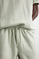 TEXTURED JOGGER SHORTS