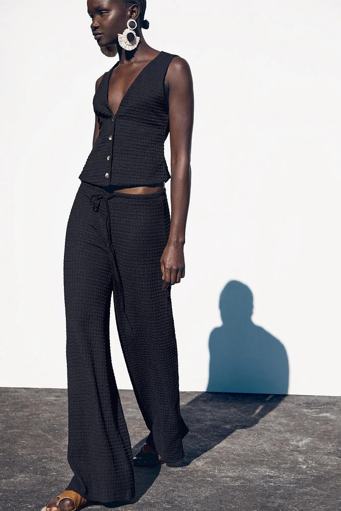 STRUCTURED VEST TOP