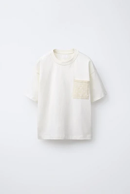 T-SHIRT À POCHE IMPRIMÉE