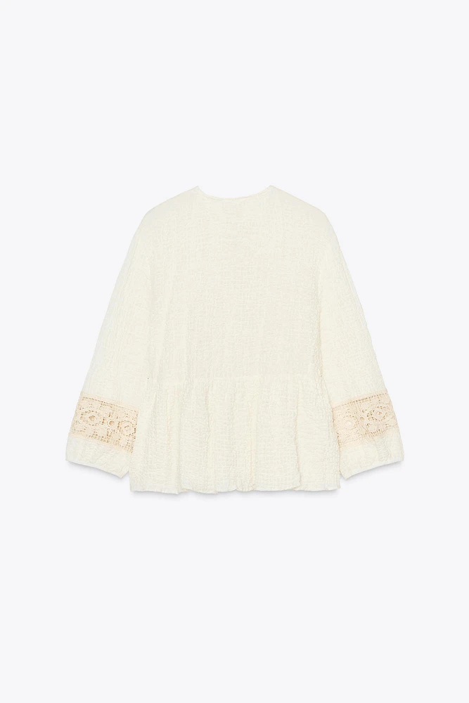 BLOUSE EN MATIÈRES VARIÉES CROCHET