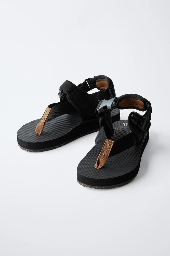 SANDALES DE BASKETS