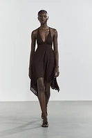 ROBE EN TULLE ASYMÉTRIQUE