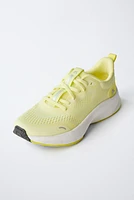 SPORTY SNEAKERS