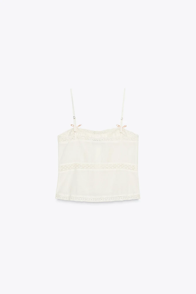 TOP BRODÉ AVEC LACETS