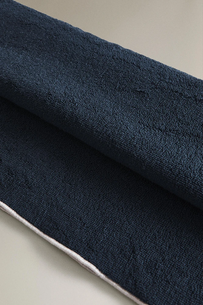 OVERLOCK COTTON BATH TOWEL
