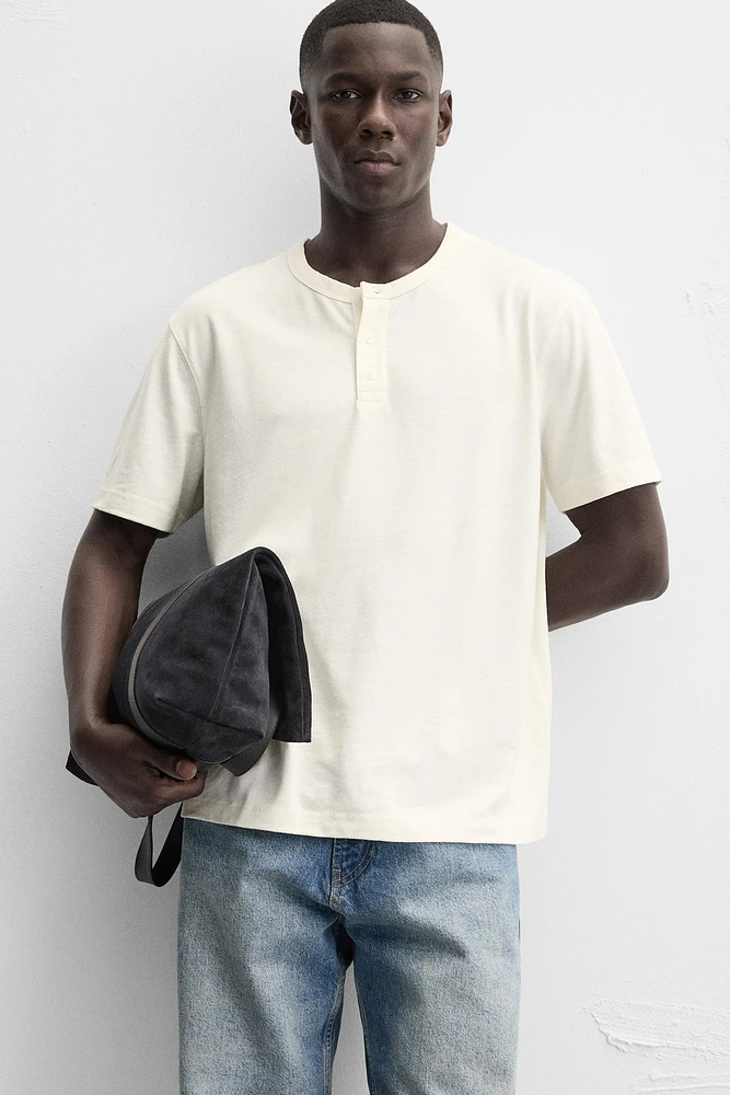 BUTTON NECK T-SHIRT