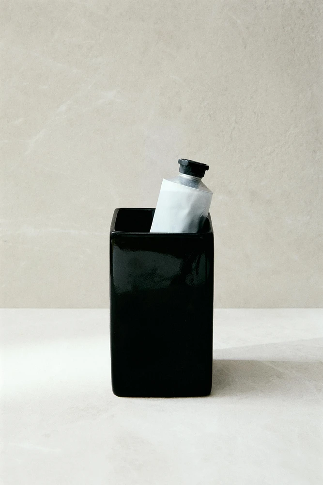 SHINY EARTHENWARE TOOTHBRUSH HOLDER