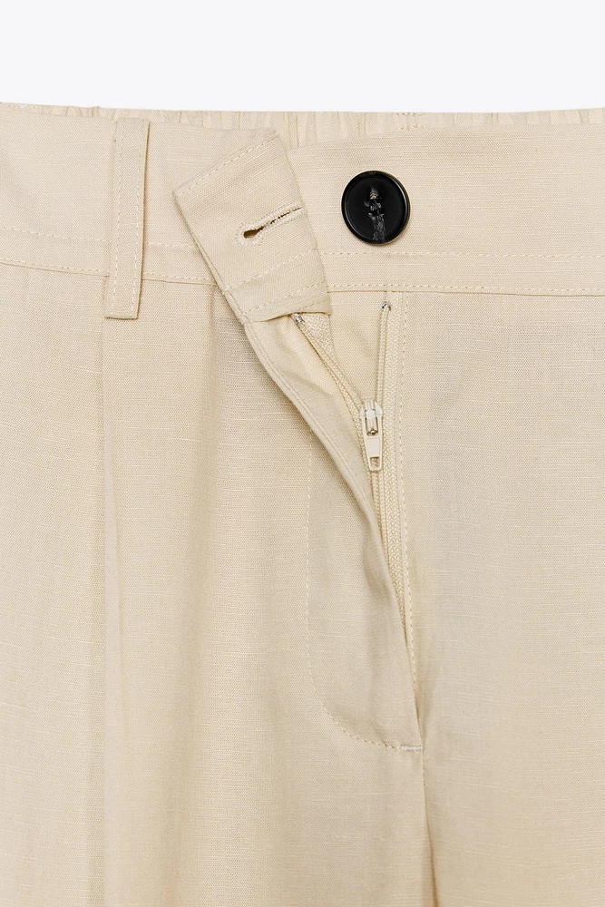 PANTALON À PINCES ET TAILLE ÉLASTIQUE