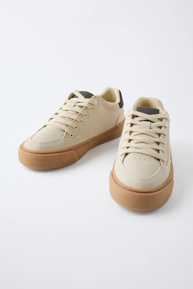 BASIC SNEAKERS