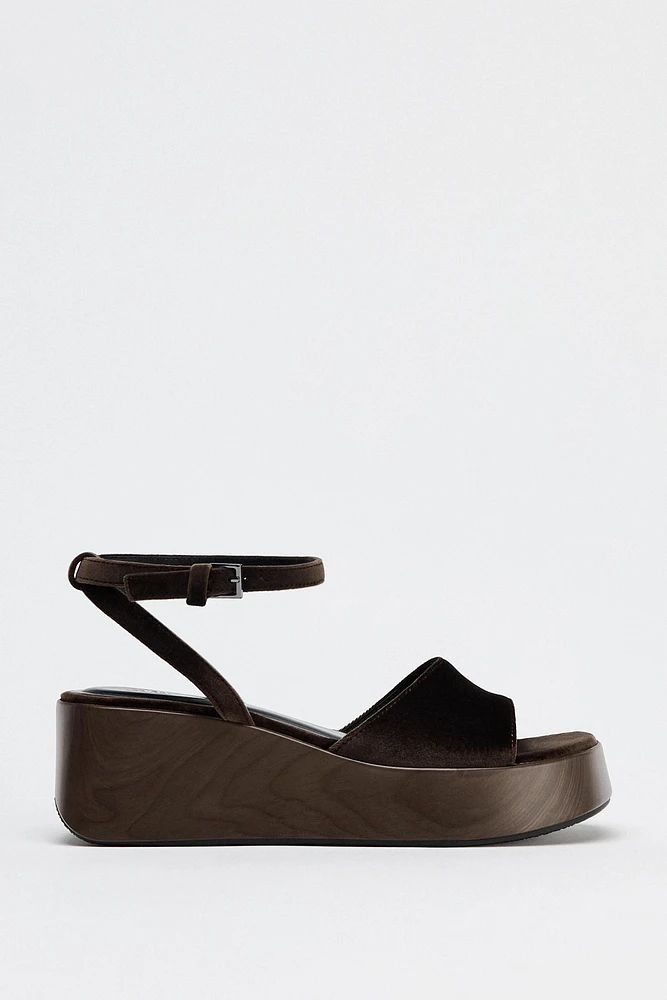 VELVET EFFECT PLATFORM SANDAL