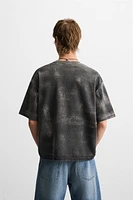 T-SHIRT EN MAILLE À IMPRIMÉ DÉLAVÉ