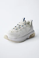 SNEAKERS WITH AIR CHAMBERS