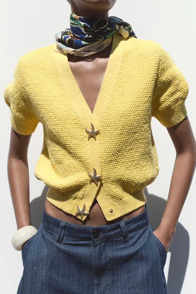 GILET EN MAILLE BOUTON ÉTOILE