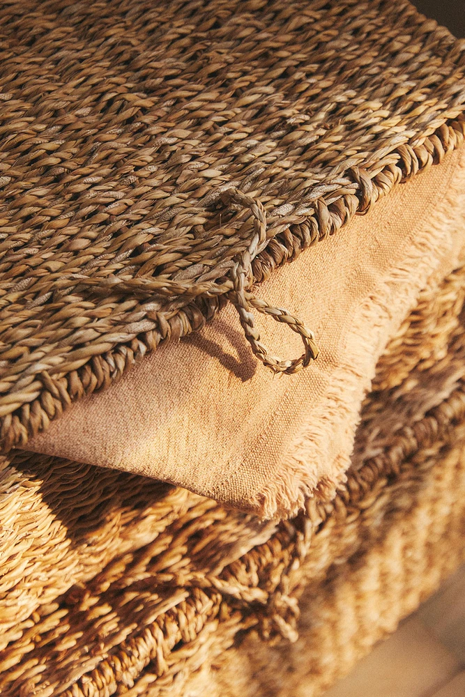 SEAGRASS BASKET WITH LID