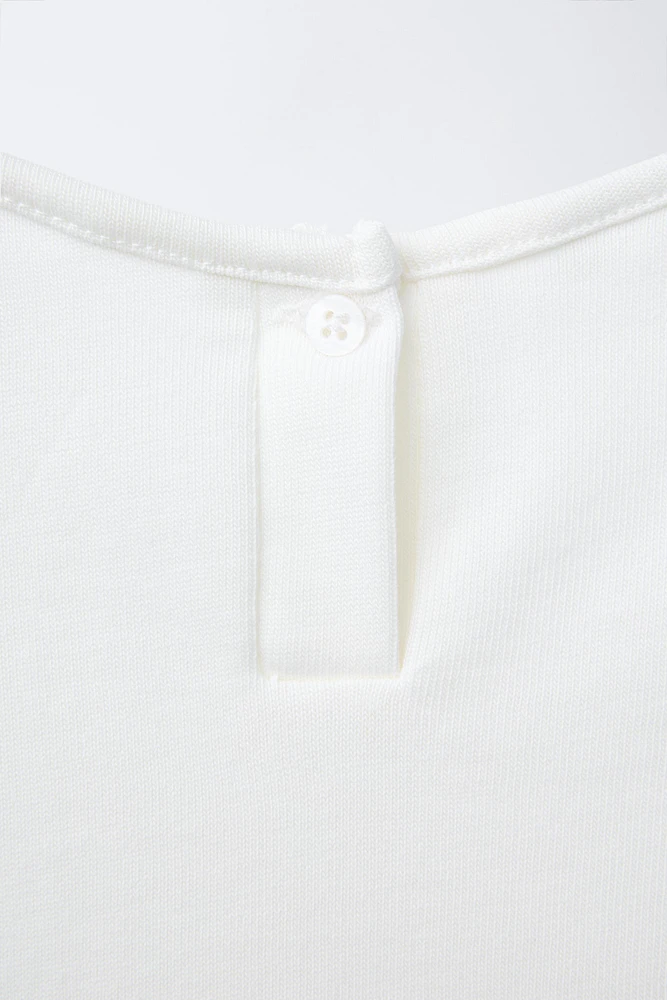 ROBE EN MATIÈRES VARIÉES À VOLANTS