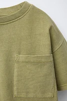 T-SHIRT TEINT EN PIÈCE À POCHE