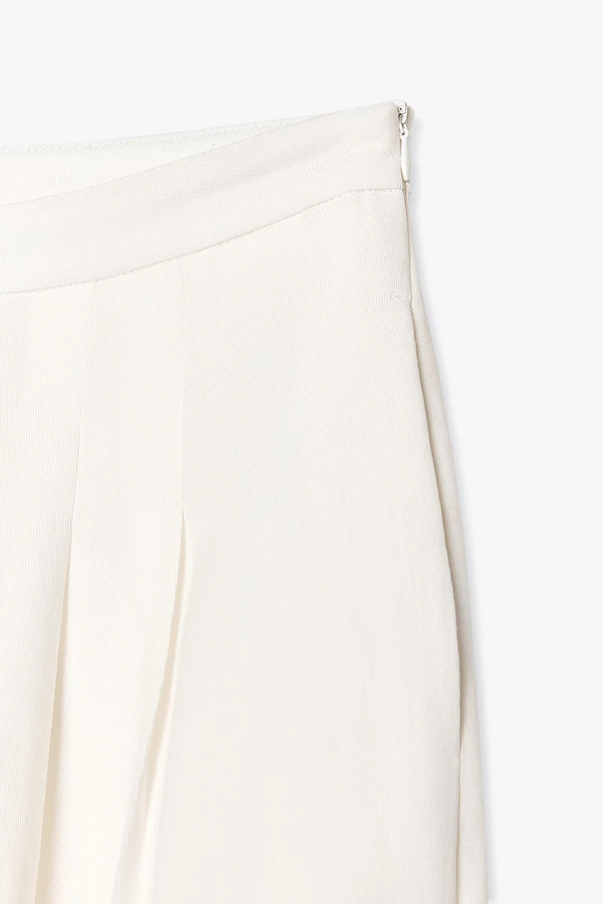 PLEATED WIDE LEG PANTS