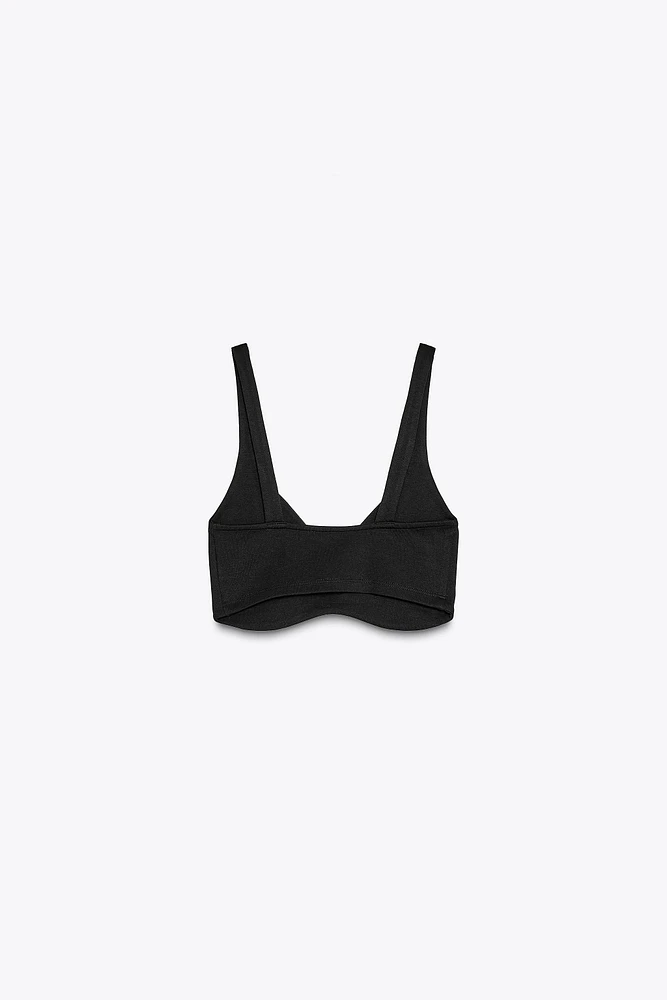 INTERLOCK CROP TOP