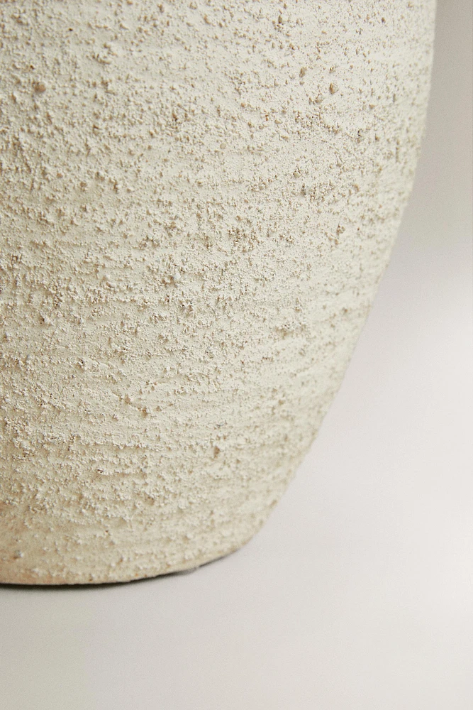 ROUGH-EFFECT CERAMIC VASE