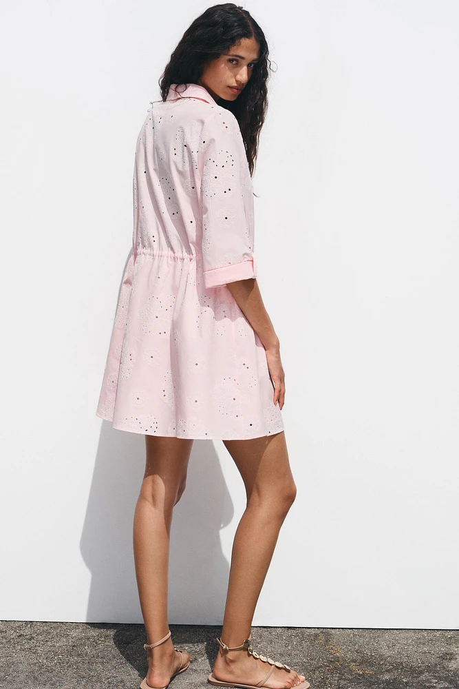 ROBE BRODÉE À EFFET GOMME