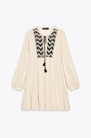 ROBE COURTE BRODERIES PANNEAUX