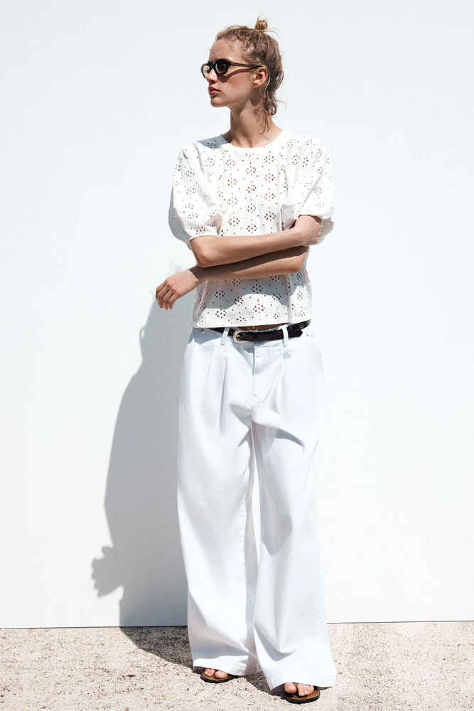 PERFORATED EMBROIDERY T-SHIRT