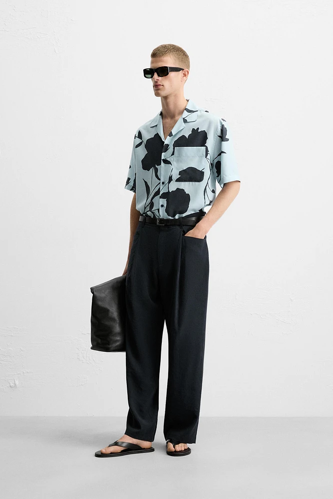 PANTALON COUPE DÉCONTRACTÉE À PLIS