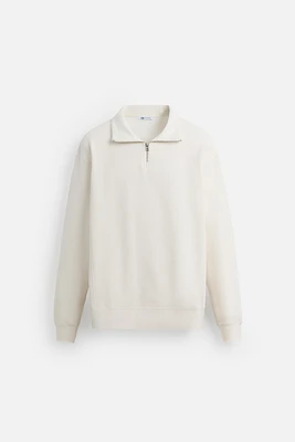 BASIC QUARTER ZIP SWEATSHIRT