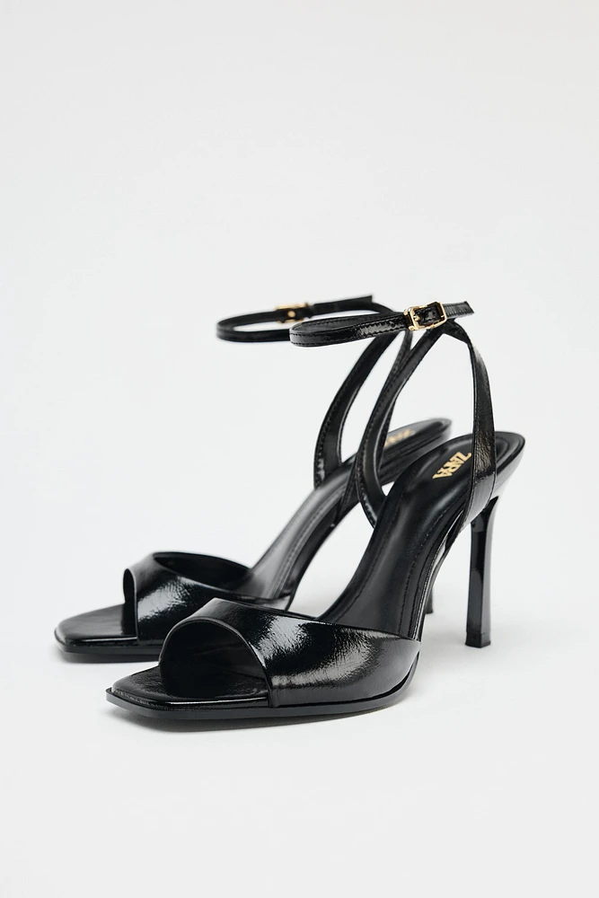 PATENT EFFECT HEELED SANDALS