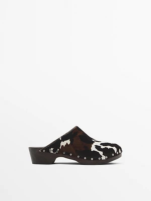 Animal print hair-on clogs